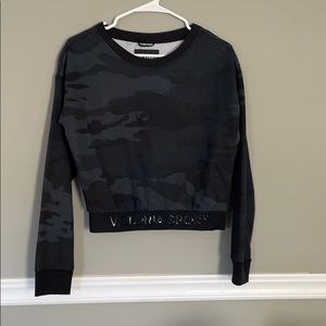 Black Camo VS Sport Cropped Sweatshirt XS